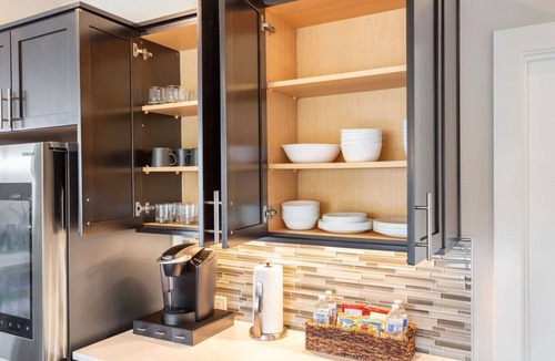 Kent House | Deluxe & Spacious~Gym~Hot Tub