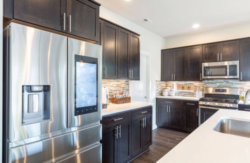 Kent House | Deluxe & Spacious~Gym~Hot Tub