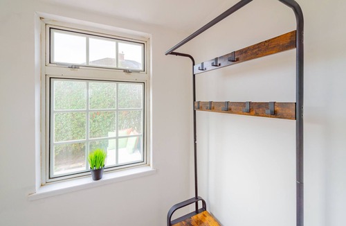 Heswall Apartment | Deluxe Studio Annexe - En-Suite Shower - Heswall