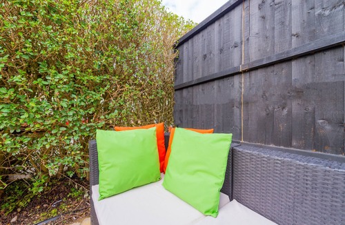 Heswall Apartment | Deluxe Studio Annexe - En-Suite Shower - Heswall