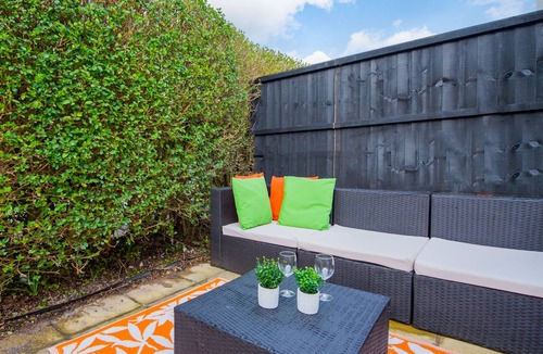 Heswall Apartment | Deluxe Studio Annexe - En-Suite Shower - Heswall