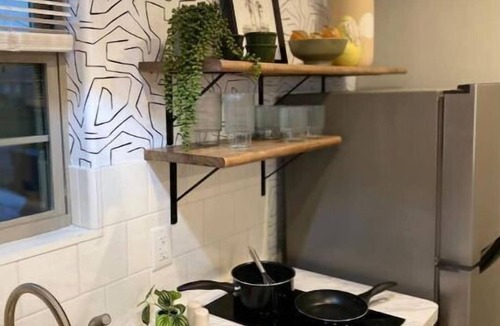 Joplin House | Deluxe Studio w/great location! Sleek & stylish!