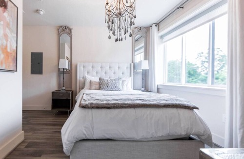 Kessler Bed & Breakfast | Deluxe Suite,1 Queen Bed (Paris)