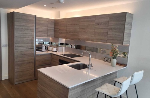 Woolwich Apartment | Deluxe Suite London