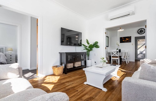 Trentham House | Deluxe Three Bedroom Villa