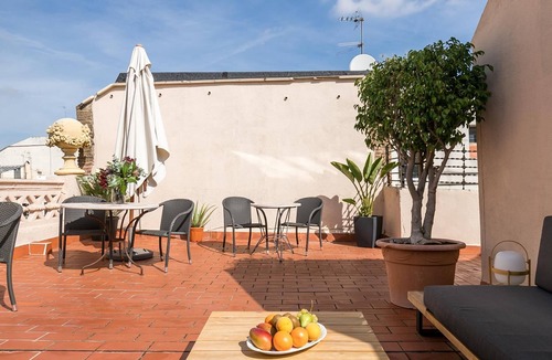L'Antiga Esquerra de l'Eixample Apartment | DELUXE THREE BEDROOM APARTMENT