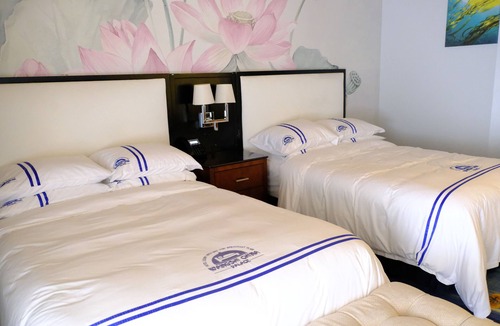 Oklahoma City Bed & Breakfast | Deluxe twin-bedroom with breakfast in Oklahoma