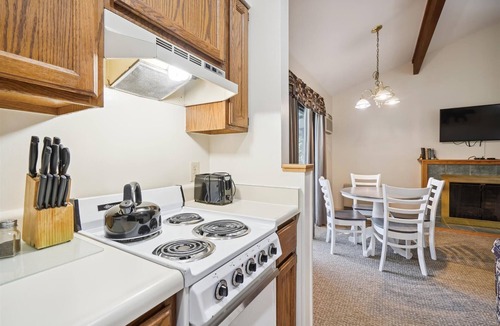 West Bridgewater Hotel | Deluxe Two Bedroom Suite on 2nd floor with outdoor heated pool 20102