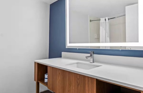 Cheyenne Hotel | Deluxe Two Queen Beds with Flexible Workspace and Free Parking - 4 Units