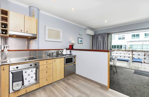 Auckland Central Business District Apartment | Deluxe Waterfront & City Apartment