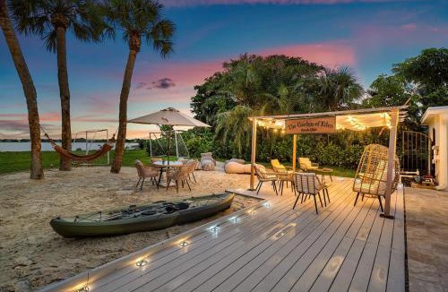 West Palm Beach Villa | Deluxe Waterfront Villa with BBQ, Pool and Game Room