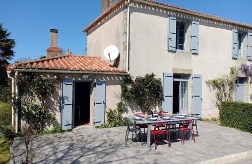 Avrille Villa | Demeure Clémenceau - very nice house with pool, in a parc, 10 sleeps