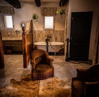 Caux House | DEMEURE DES TROIS FOUDRES