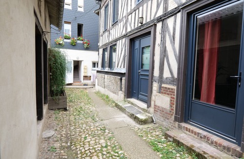 Pont-Audemer House | Demeure Normande 1620 - Colombages & Caractère - Town center