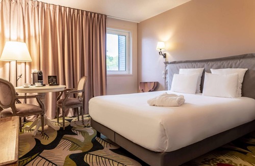 Le Coudray-Montceaux Hotel | Demeures de campagne Parc du Coudray – Mercure