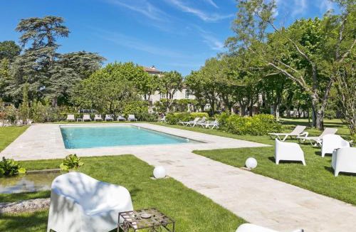 Pernes-les-Fontaines Hotel | Demeures et Châteaux Hôtel L'Hermitage