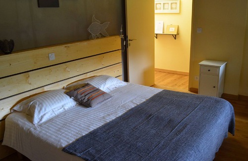 Monlet Bed & Breakfast | demoiselle room with bathroom