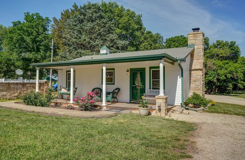 Cottonwood Falls Cottage | Den Creek Ranch-Cottage