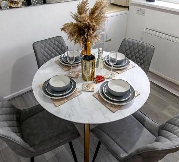 Long Lawford Apartment | Den Duplex