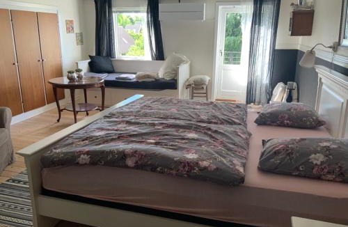 Hong Bed & Breakfast | Den Gamle Apotekergaard