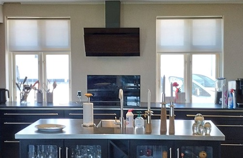 Vrinners Bed & Breakfast | Den Hvide Farm på Toppen af Danmark. 2 Sammenhængende Værelser-5 Senge-eget bad