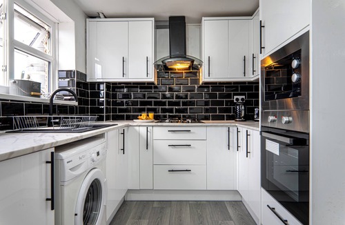 Long Lawford Apartment | DenDuplex - Free Parking