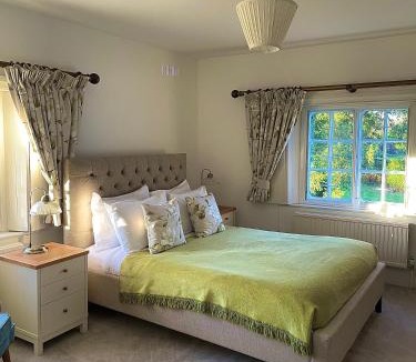 Uxbridge House | Denham Mount