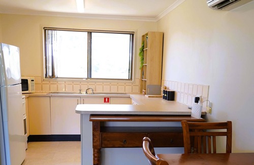 Denman House | Denman 2BR Unit | Ideal for Workers | Work Stays