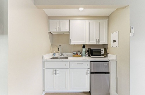 Dennis Port Hotel | Dennis Port Surf Club (Boutique Hotel)