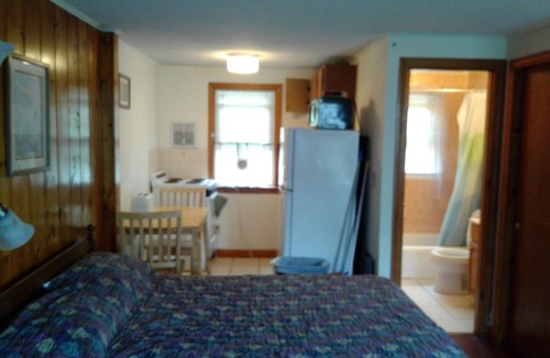 Dennis Port Apartment | Dennisport - Studio Condo w kitchenette - Walk to beach