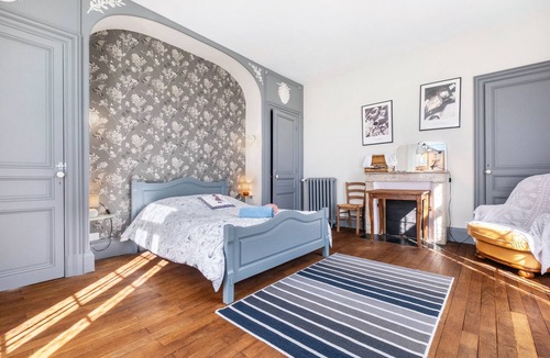 Neuvic Bed & Breakfast | Dentelles Guest Room