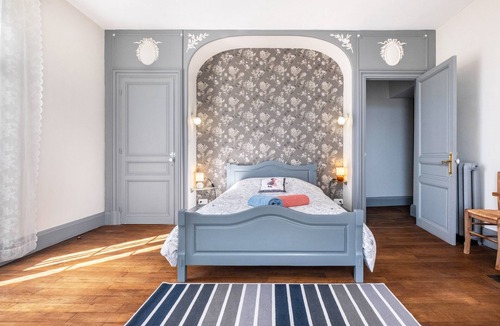 Neuvic Bed & Breakfast | Dentelles Guest Room