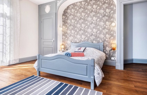 Neuvic Bed & Breakfast | Dentelles Guest Room