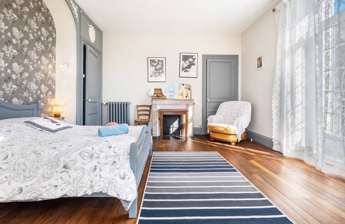 Neuvic Bed & Breakfast | Dentelles Guest Room