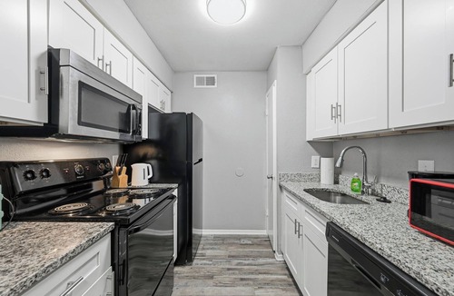 Southridge Apartment | Denton pad with 2BR comfort