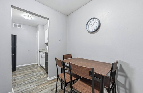 Southridge Apartment | Denton pad with 2BR comfort