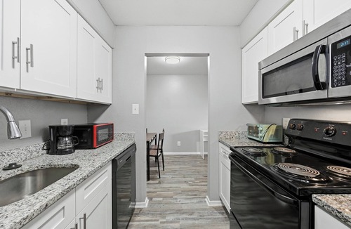 Southridge Apartment | Denton pad with 2BR comfort