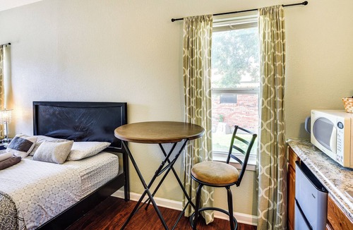 Denton Apartment | Denton Vacation Rental Studio Near UNT & Downtown!