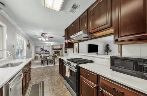 Carter's Grove House | Denver: 1 Mile From Texas A&M, 4BR