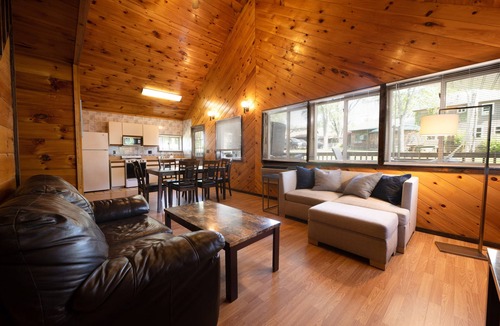 Lake George Hotel | Depe Dene Lakeside Resort