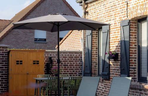 Sebourg Cottage | Dependency. Charm, nature and balneotherapy for a break for two.