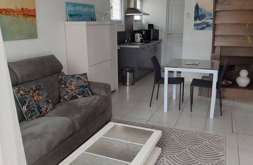 Cestas Apartment | Dependency of charm and swimming pool