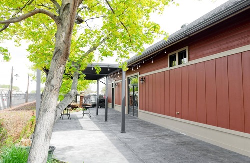 Logan Apartment | Depot Flat - Kitchenette, 2 Queen Murphy Beds, Large Sitting Area