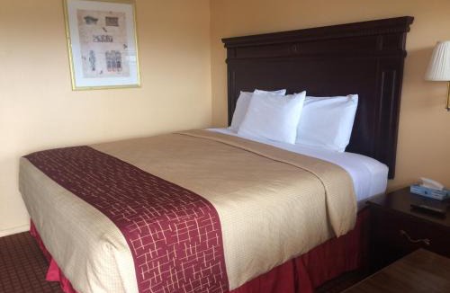 De Queen Hotel | DeQueen Courtyard Inn