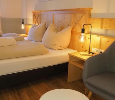 Mainbernheim Hotel | Der baeren - Historische Zimmer & Ferienwohnung, Mainbernheim