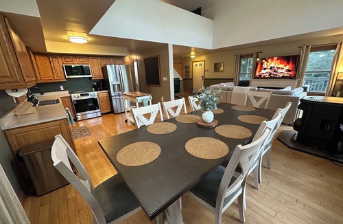 Newfield House | Der Bauernhof: Spacious & Charming Home on Historic Farm in Nature Setting