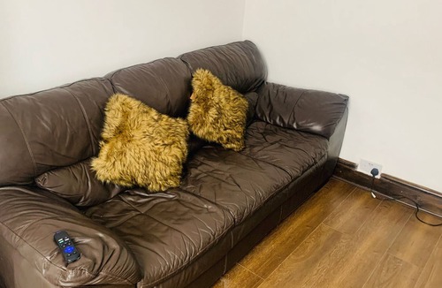 Alvaston House | Derby Convenient House with Workspace