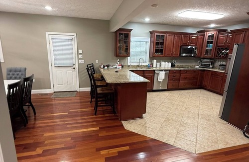 Crescent Hill House | Derby Days & Cozy Nights - 3BR/2BR close to everything!