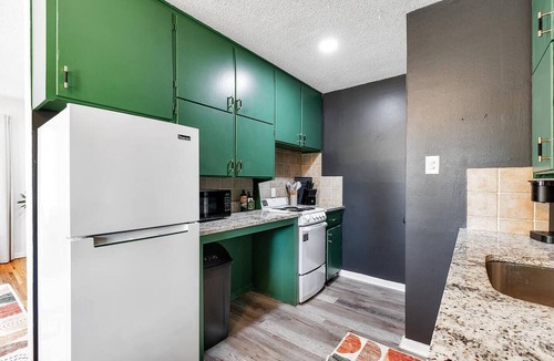 Derby Apartment | Derby Delight - Cozy King - Near Park!