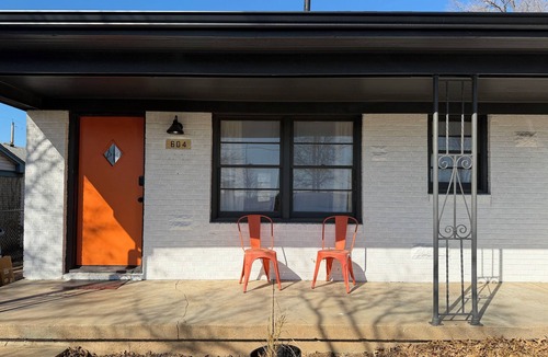 Derby Apartment | Derby Digs - Cozy King! Near Park!